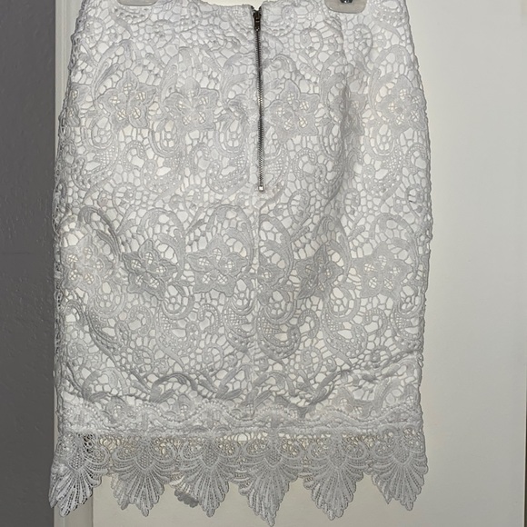 Papaya Skirt. White. Sz S.  Papaya runs small. Fits like an XS.  Very pr… - Picture 2 of 7